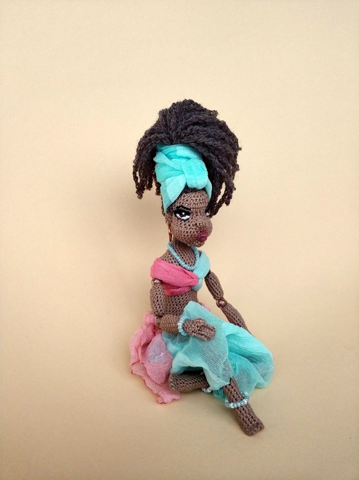 belleza africana, mujer hecha en crochet