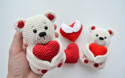 Teddy, osito con corazón hecho a mano en crochet