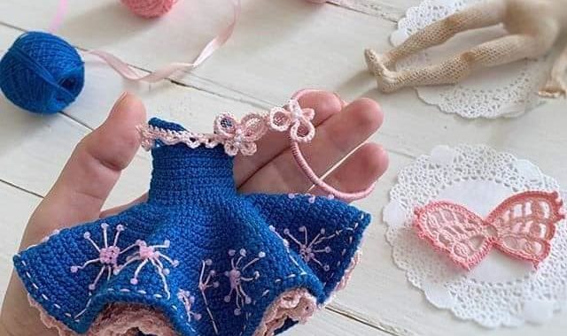 Pareja dinosaurio aislamiento Vestiditos para tus muñecas en crochet | Otakulandia.es