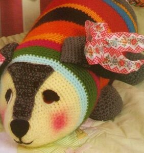 Perrita almohadón patrón crochet