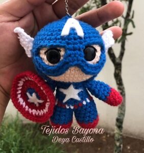 Capitán América llavero en crochet
